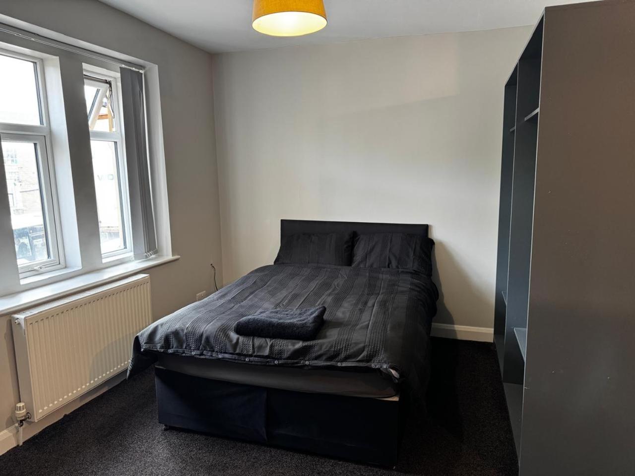 Aparthotel Woolpack Huddersfield Exterior foto